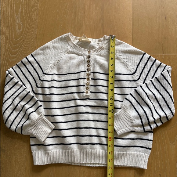 ✨Sezane Leontine Sweater - Picture 2 of 5